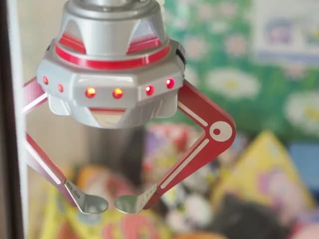 クレーンゲームで5000円使ってフィギュア2体ってどうなん？