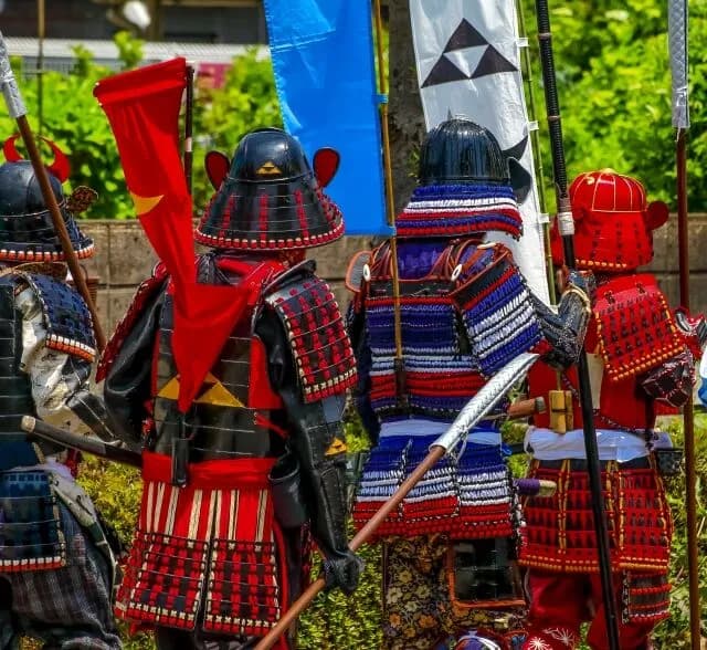 槍という運動音痴でも簡単に人殺せる道具があるのになぜ日本刀が発達したのか