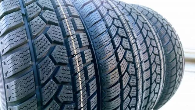 スタッドレスタイヤって10年前の最高級品より今のそこそこのやつの方が性能良かったりする？