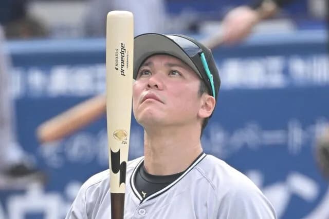 坂本勇人(37)　率.287(8532-2447)  本298  点1060  OPS.808