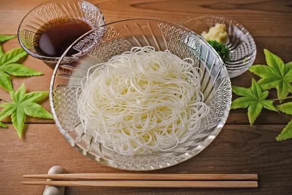 【悲報】そうめんのカロリー、ヤバすぎる・・・・・・・・・・・・・・・・・・・