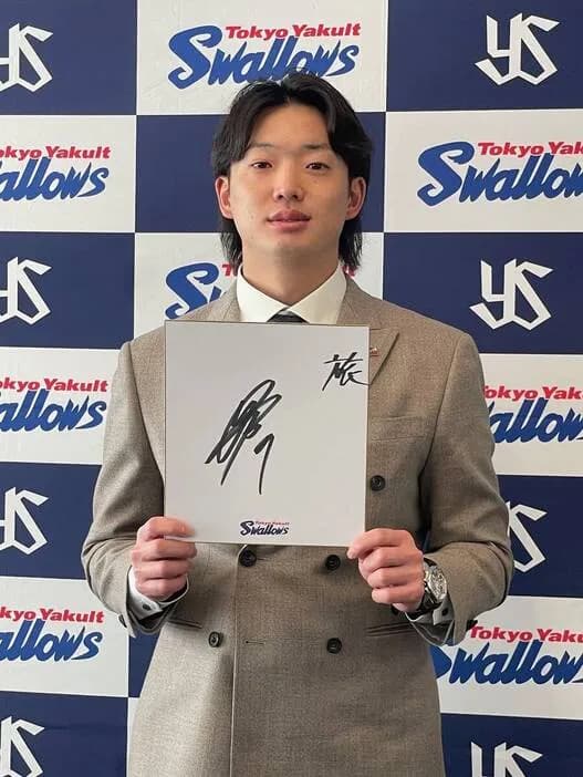 【悲報】ヤクルト長岡（67試合 .243 0 13 ops.583）、ガッツリ減俸。9200万円→7500万円