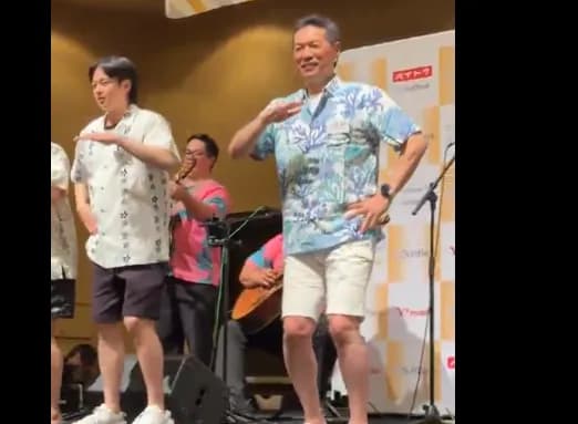 ソフトバンク・小久保監督　謎にフラダンスが上手いｗｗｗｗｗｗ