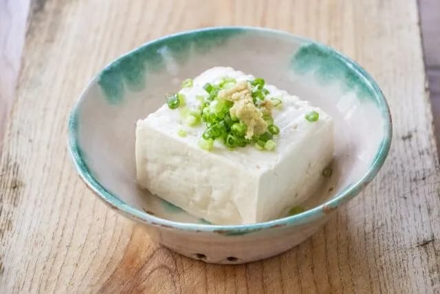 豆腐のベストな食べ方→「永谷園のお茶漬けでお湯をかけて食う」