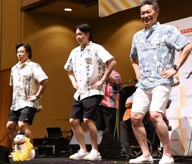 ソフトバンク・小久保監督 謎にフラダンスが上手いｗｗｗｗｗｗ