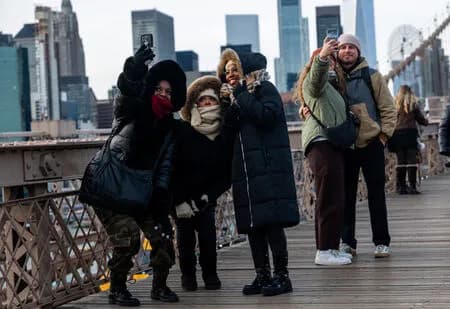 【悲報】アメリカ、中国と化す　「入国したかったらSNSの垢全部明かせ！」