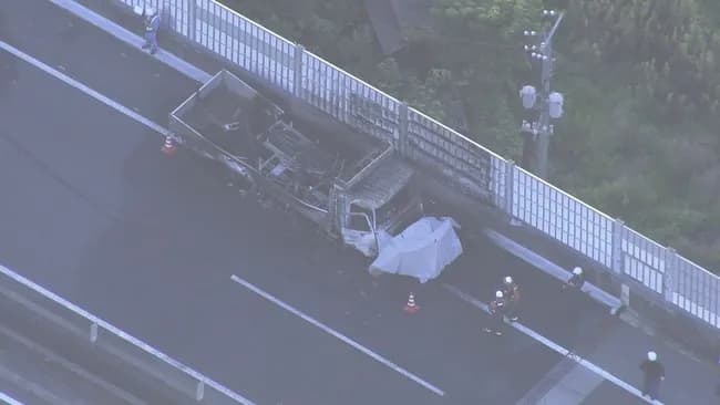 【悲報】裁判所「渋滞で停止中の車に追突して女子大生2人殺した？これは厳しい刑が必要！」
