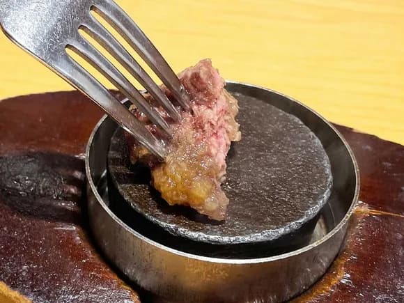 【衝撃】店員「ステーキですね、ペレットは食後でよろしいでしょうか？」ワイ「(ペレットって何や？)はいっ」