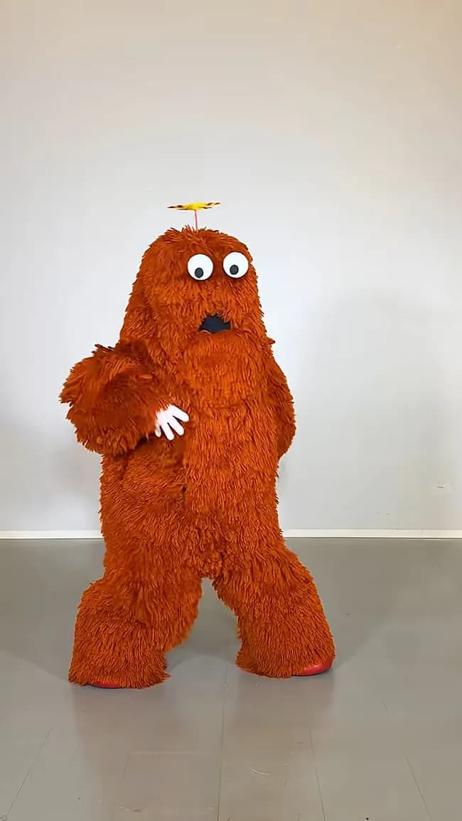 【朗報】ガチャピンムックのムック、激しく踊りすぎて目玉がすごいことになる