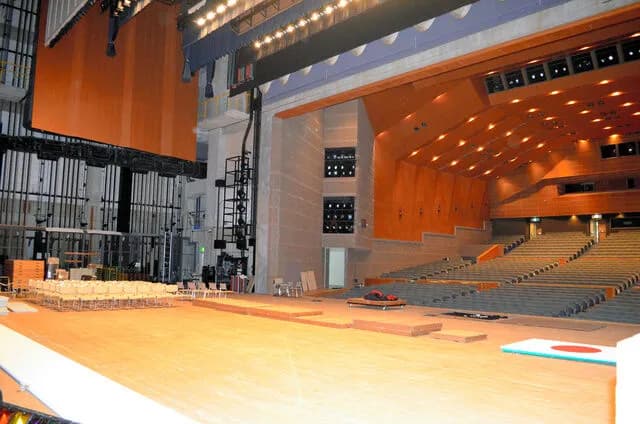 スプリンクラー作動でオーケストラの楽器ずぶぬれ 被害額は数億円か