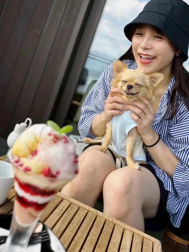 【画像】声優の新田恵海さん(４０)、愛犬を一般公開