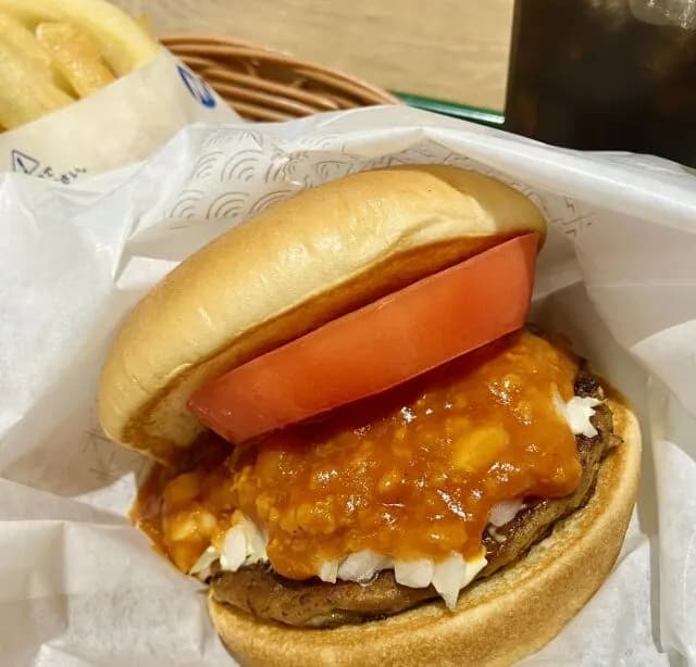 昔→マクド=美味くない安い、モスド=高い美味い、今→マクド=高い美味い、モスド=高い美味い