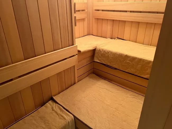 サウナで火災、ドアノブ取れる、非常ボタンは故障⇐どうやって生き残る？