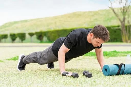 【急募】お前ら腕立て伏せ何回できる？ｗｗｗｗｗｗｗｗｗｗｗｗｗｗｗｗ