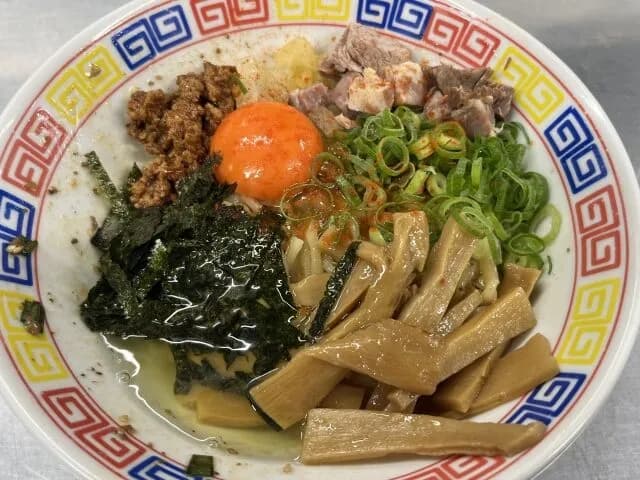 油そばとかいうクッソ美味いのに覇権を取れない不遇の麺類www