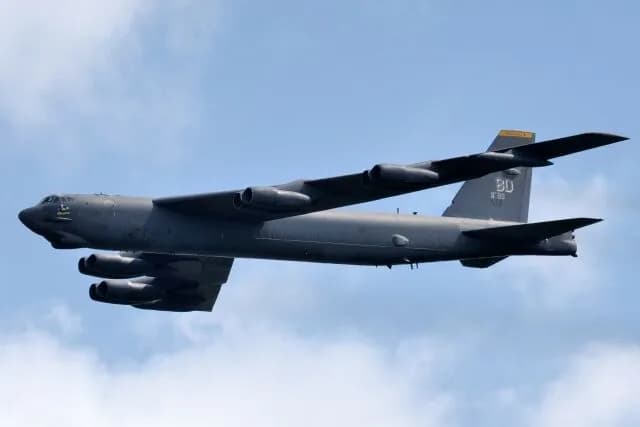 B-52爆撃機、2026年以降も退役させてもらえなさそう・・・