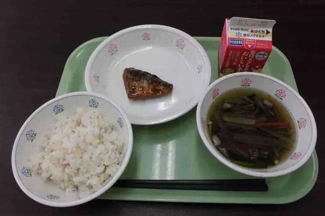 相模原市「今は給食で切り身1切れは何とか確保してるが給食無償化が始まると更に厳しくなる」