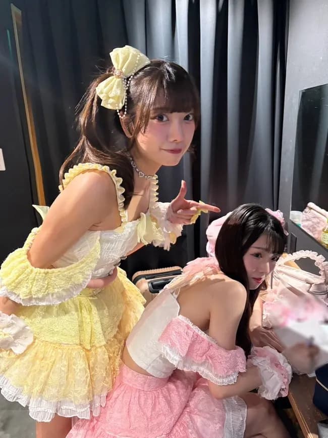 【画像】アイドルさん、お腹に謎の輪っかが出現してしまう…
