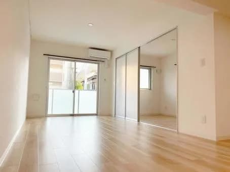 【悲報】最近の女さん「30過ぎた男は最低でも1LDKに住んでて欲しい」←らしいぞ