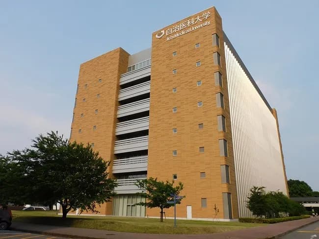 自治医科大「学費無料で給与15万出します」卒業医師（年収1200万）「悪夢の制度だ」