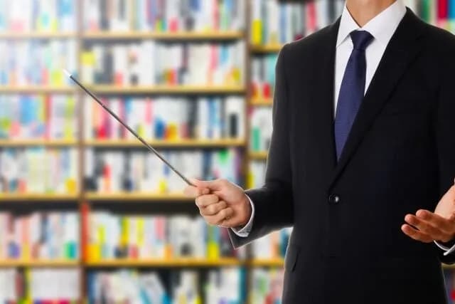 おまえらが教師を目指さない理由（年収700万、春夏冬休み有り、児童と戯れるだけ）