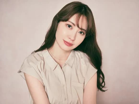 【画像】小嶋陽菜さん(37)恵体で、AKBを次々に公開処刑ｗｗｗｗｗｗ