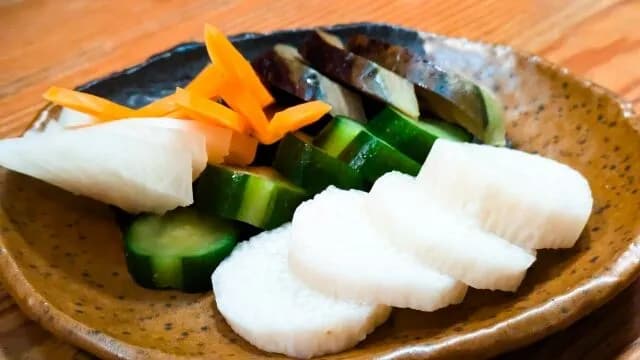 漬物(安いです、美味しいです、健康にいいです、色んな種類あります、食感楽しいです)←この食べ物