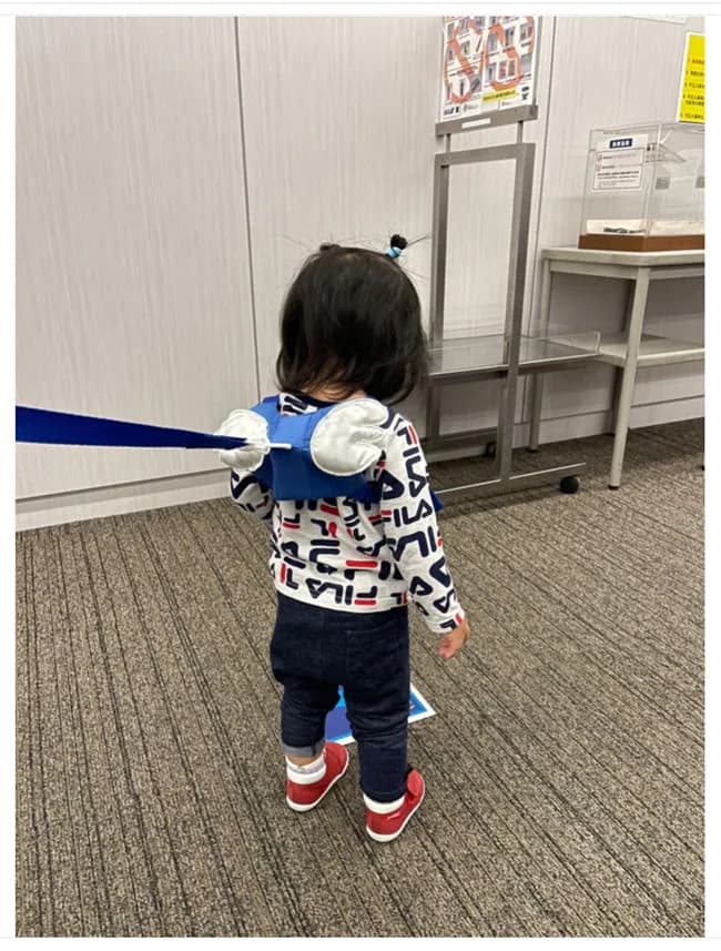 【衝報】最近の若い親の間で「子供をペット化する道具が」大流行してしまう…