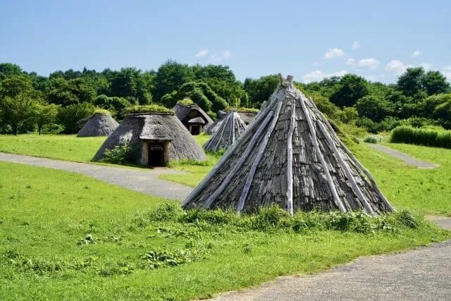縄文時代←1万年と2千年ぐらい続きました