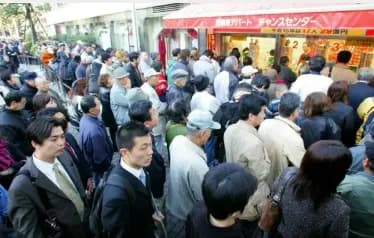 【疑問】若者の『宝くじ離れ』が深刻。20年で売上3割減。原因は若年層が全然買わない・・・・・・