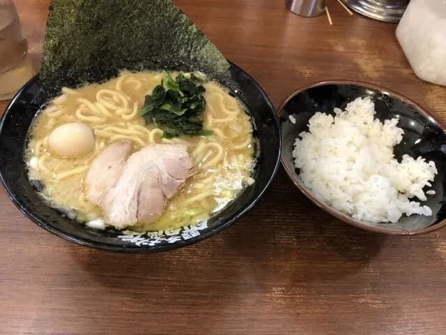 ラーメンを注文←分かる　一緒にライスを注文←正気か？