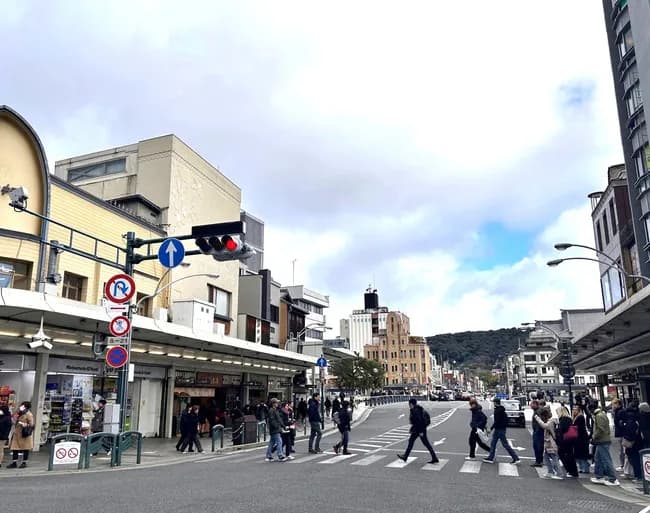 【悲報】中国人旅行者が減った結果、マナーの良い裕福欧米人が増えてしまう😭