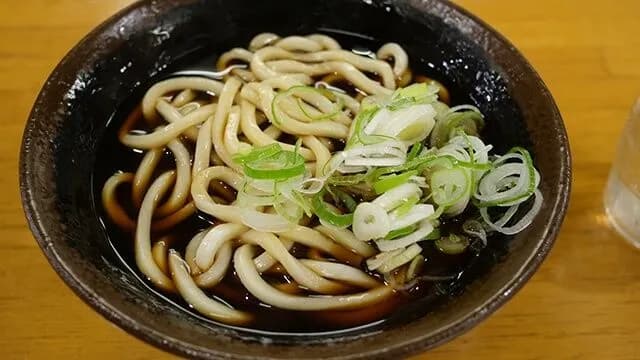 【画像】東京とかいううどんの汁が黒い魔窟ｗｗｗｗｗｗｗｗｗ