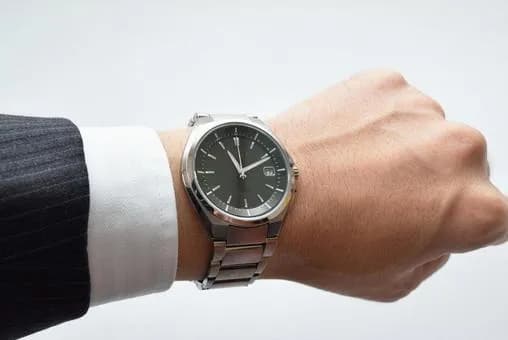 【悲報】チー牛って腕時計してないよな