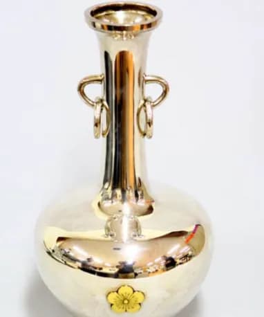 【悲報】韓国、王室ゆかりの花瓶…実は日本製底に「小林」の文字・・・・・・