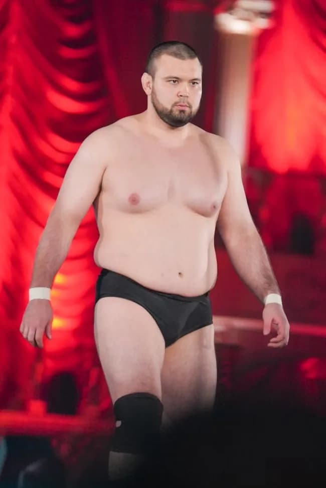 【画像】プロレスデビューのウルフ・アロンさん完全に仕上げて来る