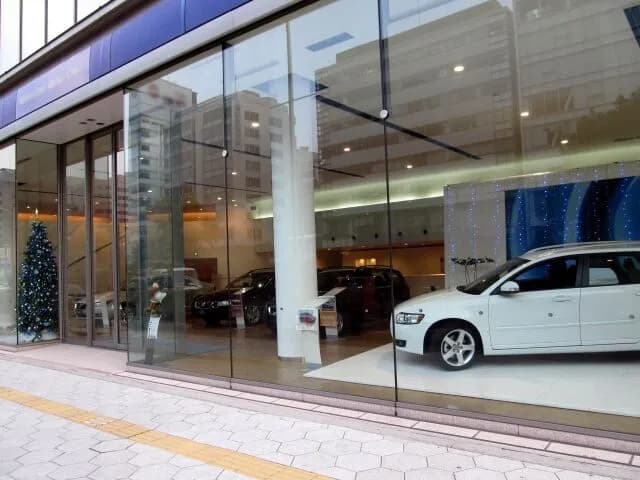 ワイ「予算は300万です」店員「分かりました！こちら330万になるのですが」