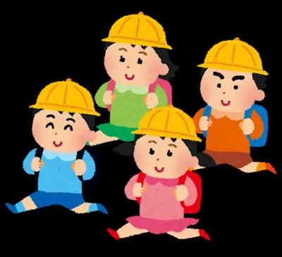 下校小学生に親が付き添って歩いてるけど