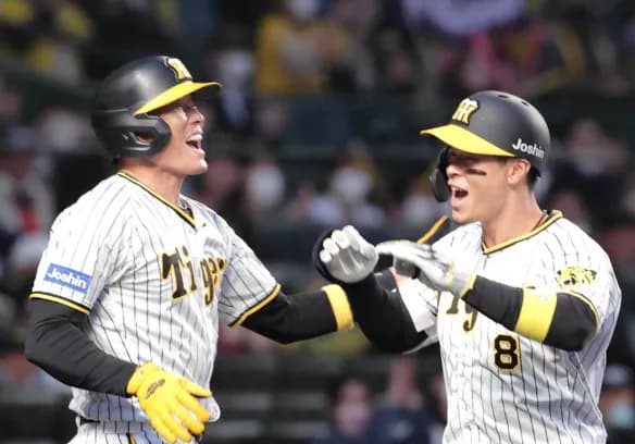 【朗報】糸井嘉男と佐藤輝明さん、ガチで仲が良すぎるwwwwwwww