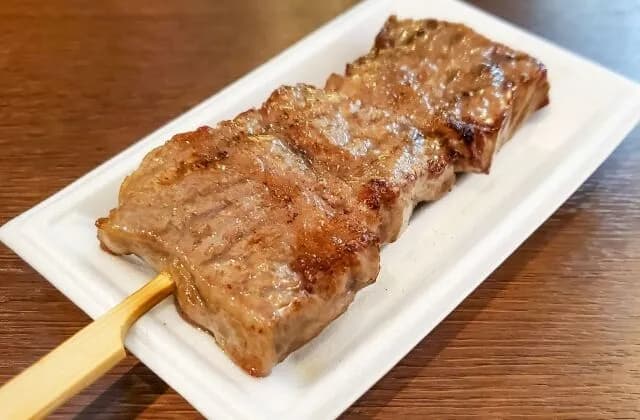 人間はSAで牛串(1800円)を買える人間と買えない人間に分けられる