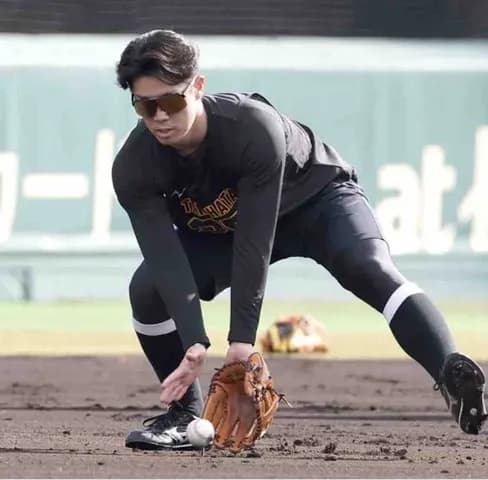 阪神・ドラ２谷端「内野で勝負」ディベイニーや佐藤輝らと競争　４年ぶり黒土グラウンド「慣れていかないと」