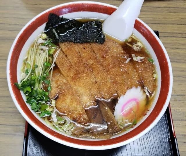 ラーメンにトンカツ乗せたやつ　あまり流行らない
