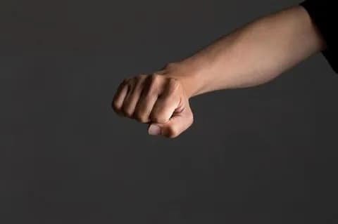 【いじめ問題】なんで学校って法の支配が行き届かないんだろうな