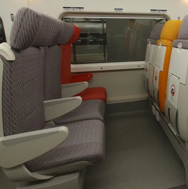 JR東日本公式見解「料金支払い指定席購入してるので『幼児は膝に乗せろ』と言う客に席を譲る義務ない」