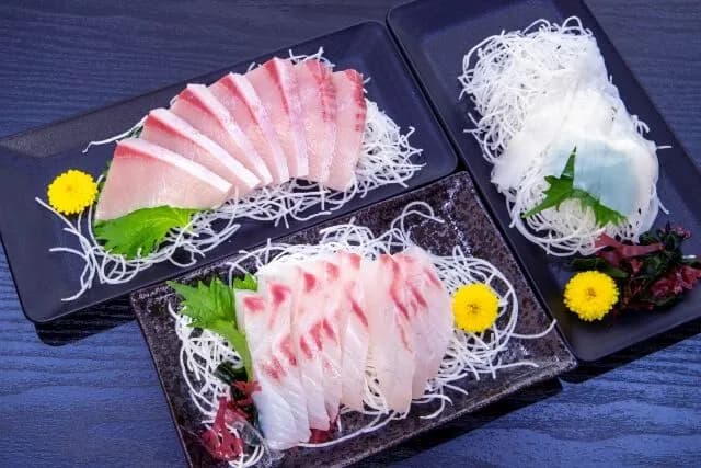 スーパーの刺身のツマが邪魔