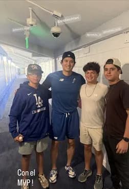 【画像】大谷翔平、なんかオフシーズンで縮む