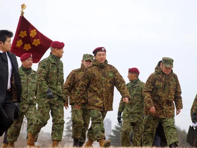 【画像】小泉進次郎の迷彩服姿ｗｗｗｗ