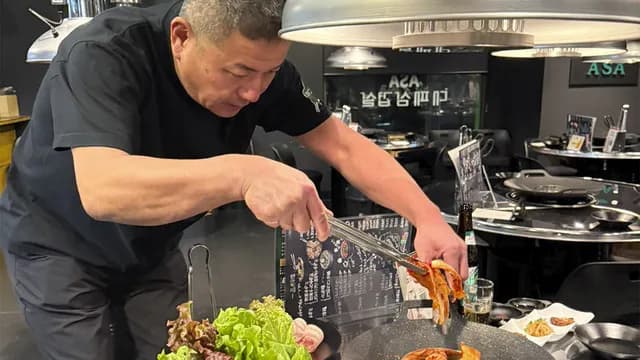 カープ朝山サムギョプサル兼任3軍コーチ、自ら肉を焼く！現役コーチとしては異例