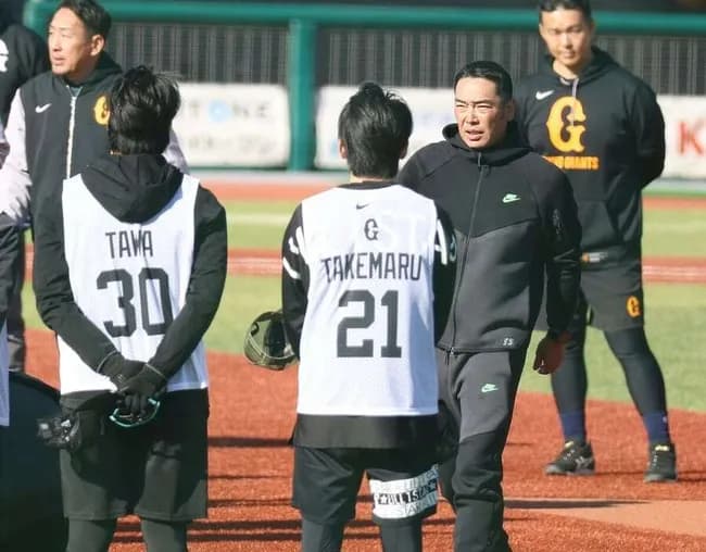 巨人阿部監督、新人11選手に「挨拶、返事、準備、片付け。人として当たり前の事をして下さい」