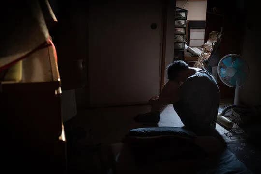 【衝撃】政府「40代のヒキこもりが多すぎる…どんな仕事なら出来るんだ？」